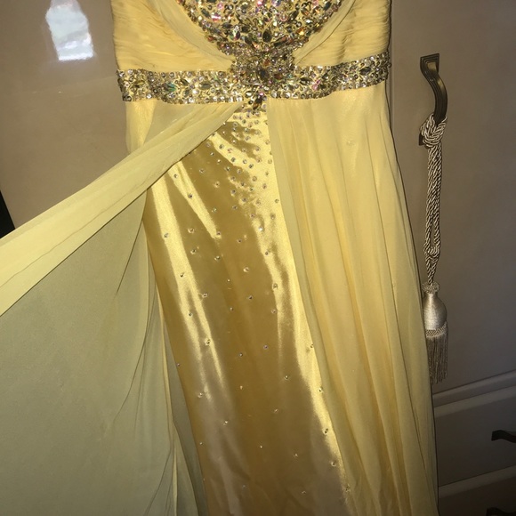 Yellow strapless Tony Bowls gown - Picture 4 of 7